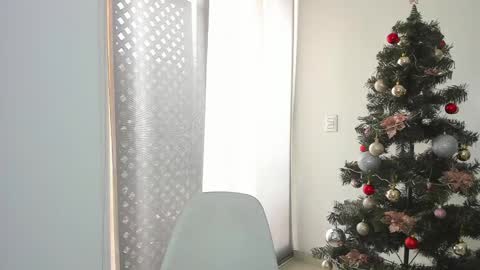 Snapshot of little_effy18_ chatting on December 12, 2024, 7:15 pm Little Effy online show from December 12, 2024, 7:15 pm