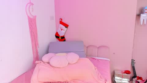 Snapshot of little_effy18_ chatting on December 26, 2024, 12:36 am Little Effy online show from December 26, 2024, 12:36 am