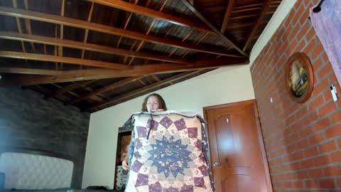 Izzi online show from December 18, 2025, 7:20 pm