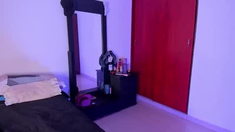 Snapshot of little_kayla_ chatting on December 7, 2024, 2:42 am kayla  Instagram kayla 71082 online show from December 7, 2024, 2:42 am