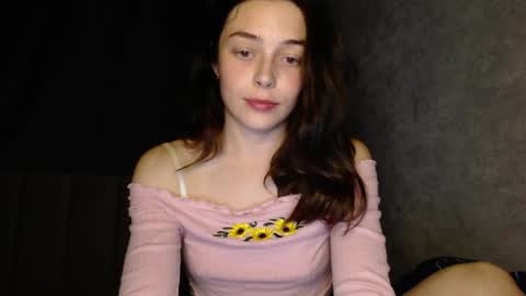 Snapshot of little_mia__ chatting on May 29, 2026, 9:35 pm Mia Im online every day 1530 PM in New York 2030 PM in London online show from May 29, 2026, 9:35 pm