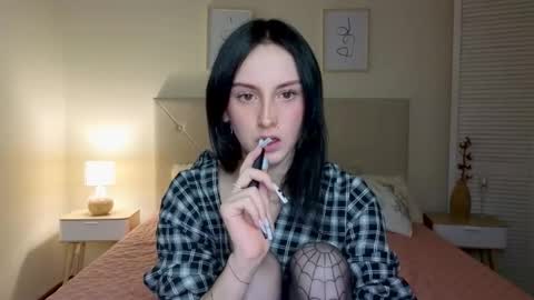 Snapshot of little_mollee chatting on October 1, 2025, 8:37 pm little_mollee online show from October 1, 2025, 8:37 pm