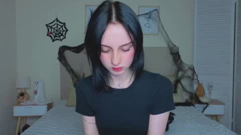 Snapshot of little_mollee chatting on October 27, 2025, 8:24 pm little_mollee online show from October 27, 2025, 8:24 pm