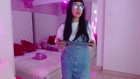 Snapshot of little_paulette chatting on March 4, 2026, 3:23 am Paulette online show from March 4, 2026, 3:23 am