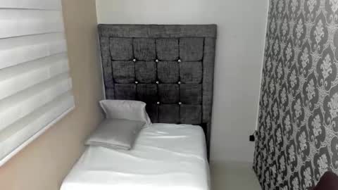 Snapshot of little_sugar18 chatting on November 24, 2025, 12:38 pm Luisa online show from November 24, 2025, 12:38 pm