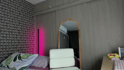 Snapshot of little_sugar19 chatting on February 4, 2026, 9:48 am alex online show from February 4, 2026, 9:48 am