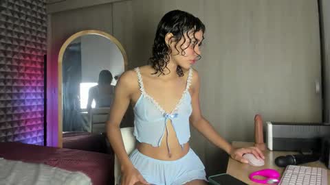 Snapshot of little_sugar19 chatting on February 19, 2026, 9:22 pm alex online show from February 19, 2026, 9:22 pm