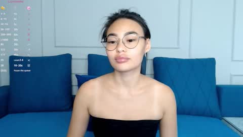 Snapshot of little_v1rgin_angel chatting on October 5, 2025, 9:51 am Kwan online show from October 5, 2025, 9:51 am