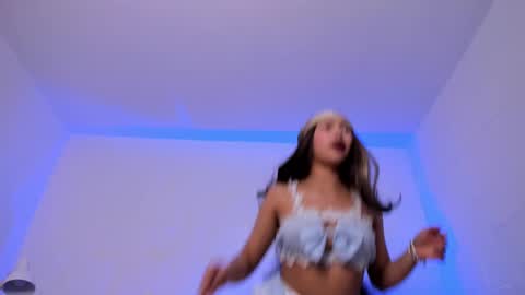 Snapshot of little_xioo chatting on September 12, 2025, 1:17 am Xiom online show from September 12, 2025, 1:17 am