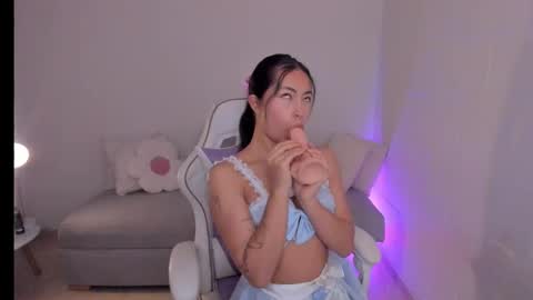 Snapshot of little_xioo chatting on November 4, 2025, 3:33 pm Xiom online show from November 4, 2025, 3:33 pm