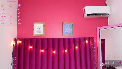 Snapshot of littlee_emilyy_ chatting on January 24, 2025, 2:39 am Emily  online show from January 24, 2025, 2:39 am