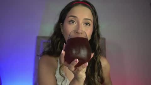 littlee_emma_ online show from July 17, 2026, 1:01 am