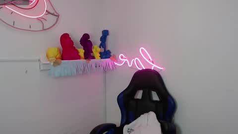 Angel  online show from November 6, 2025, 9:26 pm