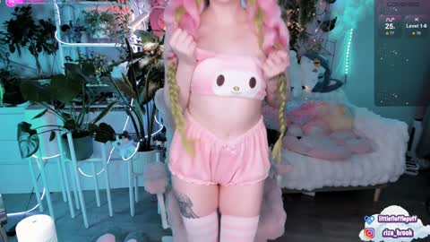 Snapshot of littleflufflepuff chatting on December 4, 2024, 5:05 am Riza Riri Puff  online show from December 4, 2024, 5:05 am