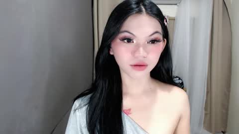 littlelace_ online show from May 17, 2026, 11:23 pm