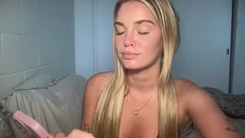 Snapshot of littlemaryjane19 chatting on February 19, 2025, 11:57 pm Marciabrady online show from February 19, 2025, 11:57 pm