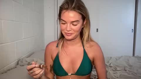 Snapshot of littlemaryjane19 chatting on March 6, 2025, 11:09 pm Marciabrady online show from March 6, 2025, 11:09 pm