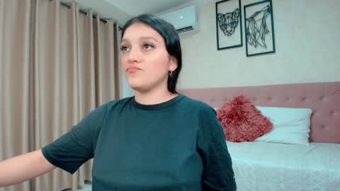 Snapshot of littlemolly_pregnant chatting on January 30, 2025, 3:22 am Sarahs Room online show from January 30, 2025, 3:22 am