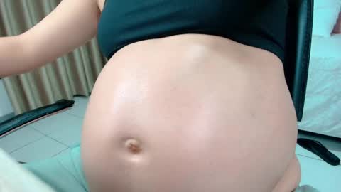 Snapshot of littlemolly_pregnant chatting on February 12, 2025, 9:22 pm Sarahs Room online show from February 12, 2025, 9:22 pm