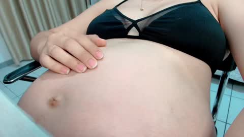 Snapshot of littlemolly_pregnant chatting on March 11, 2025, 10:53 pm Sarahs Room online show from March 11, 2025, 10:53 pm