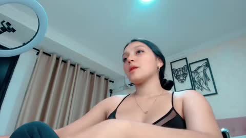 Snapshot of littlemolly_pregnant chatting on March 12, 2025, 5:02 am Sarahs Room online show from March 12, 2025, 5:02 am