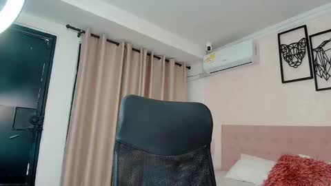 Snapshot of littlemolly_pregnant chatting on October 1, 2025, 9:10 pm Sarahs Room online show from October 1, 2025, 9:10 pm