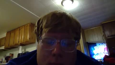 Snapshot of littleshady22 chatting on May 5, 2026, 10:51 pm littleshady22 online show from May 5, 2026, 10:51 pm
