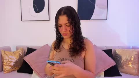 Snapshot of littlesoffi_gh chatting on February 19, 2025, 8:22 am online show from February 19, 2025, 8:22 am