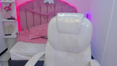  sofii  online show from February 16, 2026, 9:11 pm