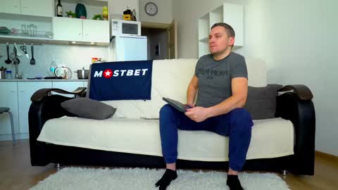 Snapshot of littlesweettifany chatting on December 17, 2024, 9:28 am Little Tifany online show from December 17, 2024, 9:28 am