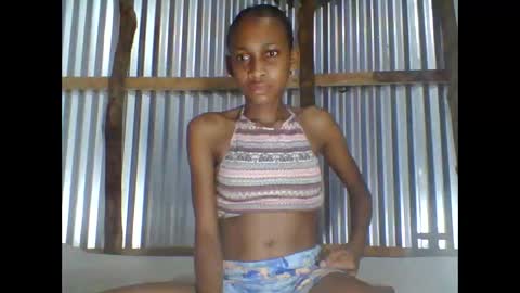 Snapshot of littleyanah chatting on November 3, 2025, 9:05 pm yanah online show from November 3, 2025, 9:05 pm