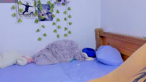 Snapshot of livemakio chatting on May 11, 2026, 5:46 am Liz online show from May 11, 2026, 5:46 am