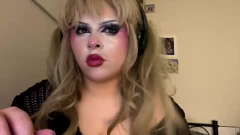 Snapshot of livvybee chatting on February 19, 2026, 9:05 am livvybee online show from February 19, 2026, 9:05 am