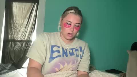 Snapshot of livvymack chatting on October 16, 2025, 1:45 pm Livvy online show from October 16, 2025, 1:45 pm