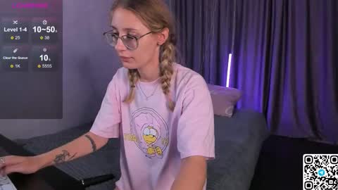 My name is Livy Nice to meet you  Thumbs up please its important online show from September 9, 2025, 5:01 pm