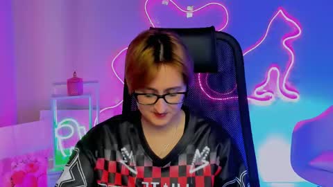LixeLuna online show from April 27, 2026, 6:44 am