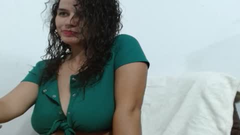 liz_fe online show from October 3, 2025, 4:42 am