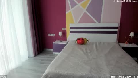 Girl next door online show from September 10, 2025, 11:43 am