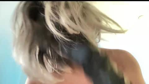 Lizeth online show from November 18, 2025, 3:01 am