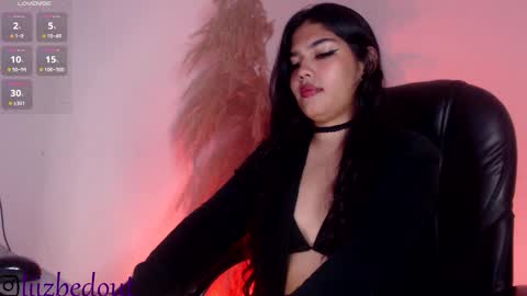 lizbedoutx online show from November 21, 2025, 1:32 pm