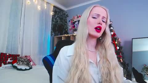 Snapshot of lizberry_moon chatting on January 4, 2025, 11:48 pm Lisa online show from January 4, 2025, 11:48 pm