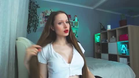 Snapshot of lizberry_moon chatting on November 18, 2025, 7:35 am Lisa online show from November 18, 2025, 7:35 am