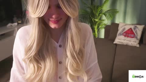 Snapshot of lizbethcoll chatting on January 2, 2025, 11:27 pm Sunnheart online show from January 2, 2025, 11:27 pm