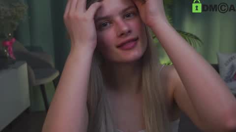 Snapshot of lizbethcoll chatting on February 22, 2025, 10:42 pm Sunnheart online show from February 22, 2025, 10:42 pm