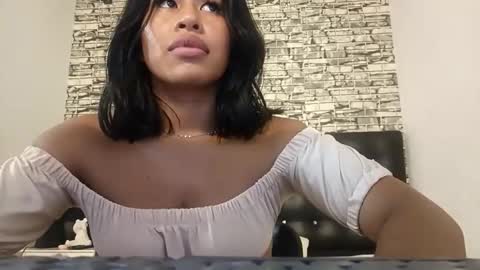 lizgirrl online show from April 3, 2026, 4:43 am