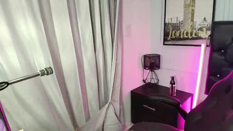 Lizz  online show from January 27, 2025, 12:05 pm