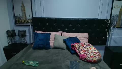 Lizz  online show from February 7, 2025, 11:56 am