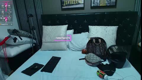 Lizz  online show from September 26, 2025, 11:25 am