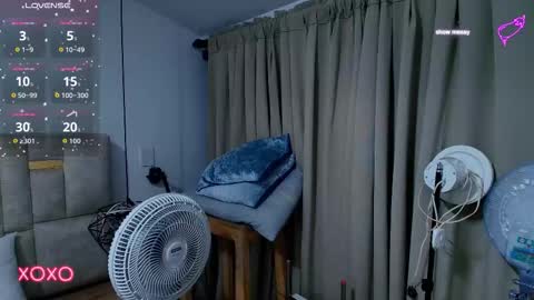 Lizz  online show from November 8, 2025, 10:26 am