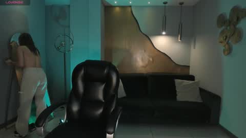 Lizz online show from December 16, 2025, 4:06 am